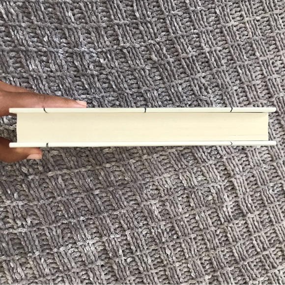 -American Dirt by Jeanine Cummins Hardcover in good used condition - Picture 10 of 11